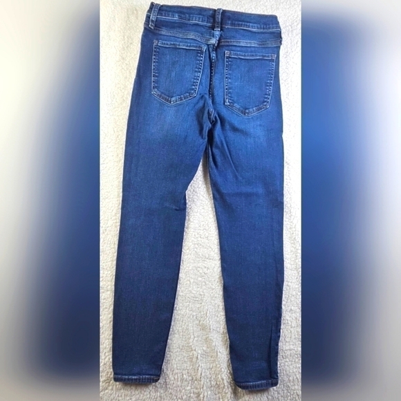 Banana Republic Skinny Fit Dark Wash Distressed Size 27/4 - Picture 4 of 10